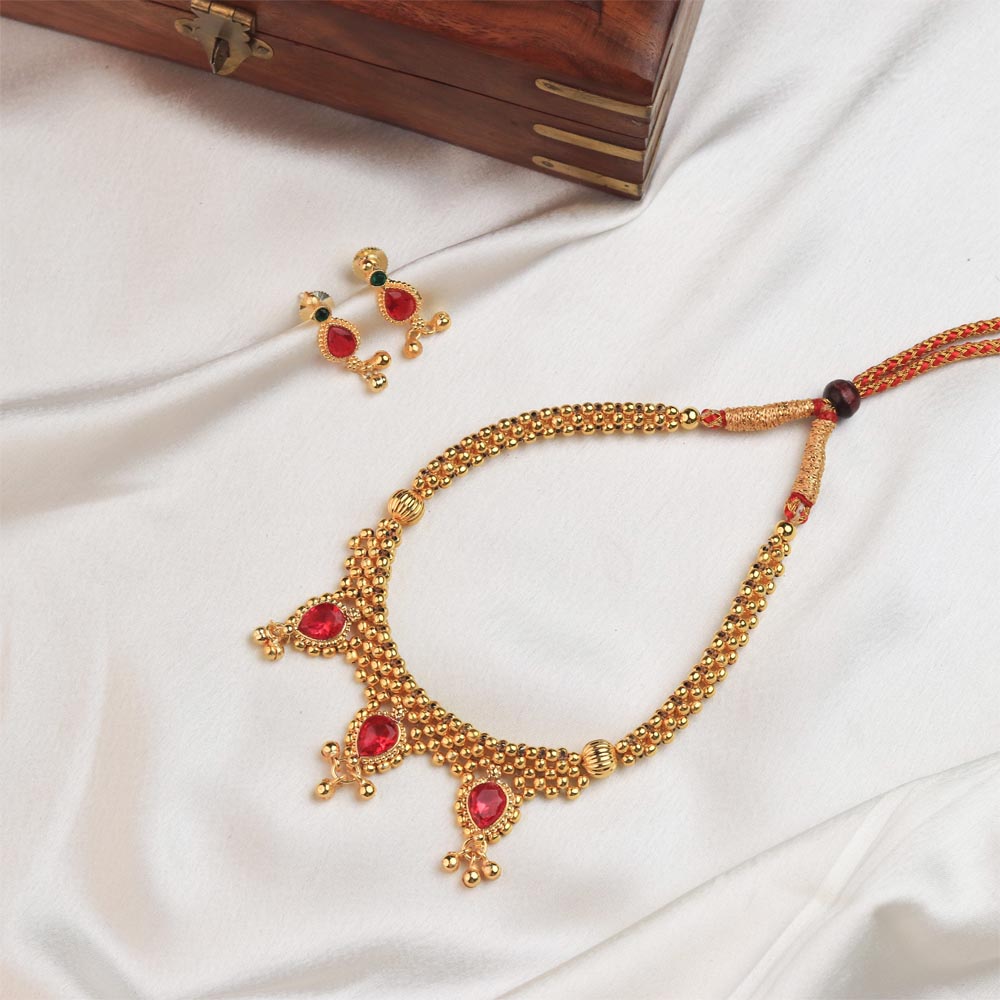 Traditional Kolhapuri Thushi necklace for bridal wear