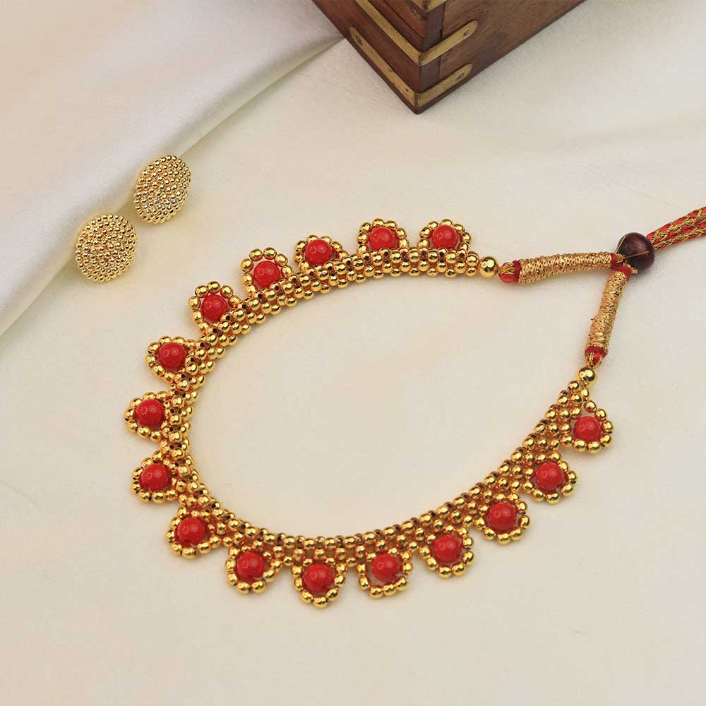 Classic gold bead necklace