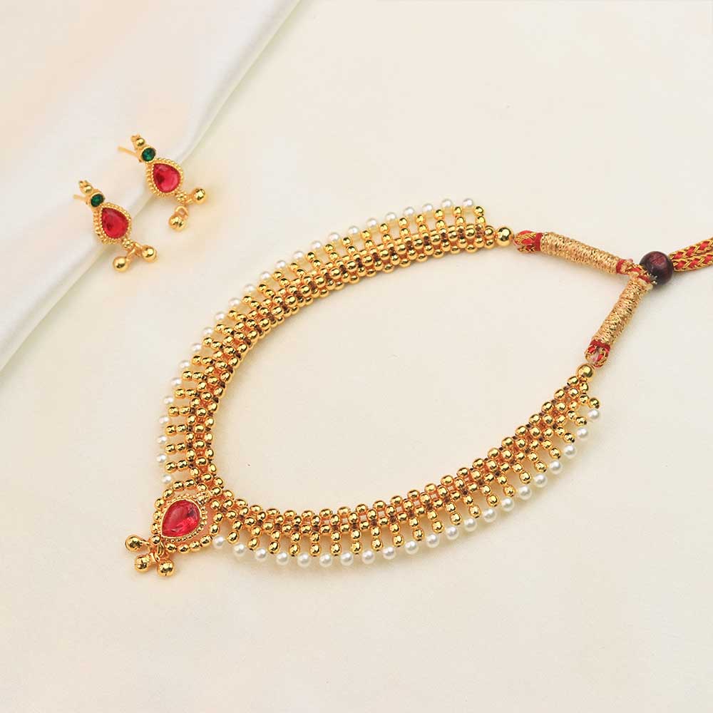 Traditional Black Bead Pendant Necklace
