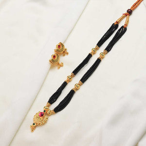 Textured Pendant Bead Necklace