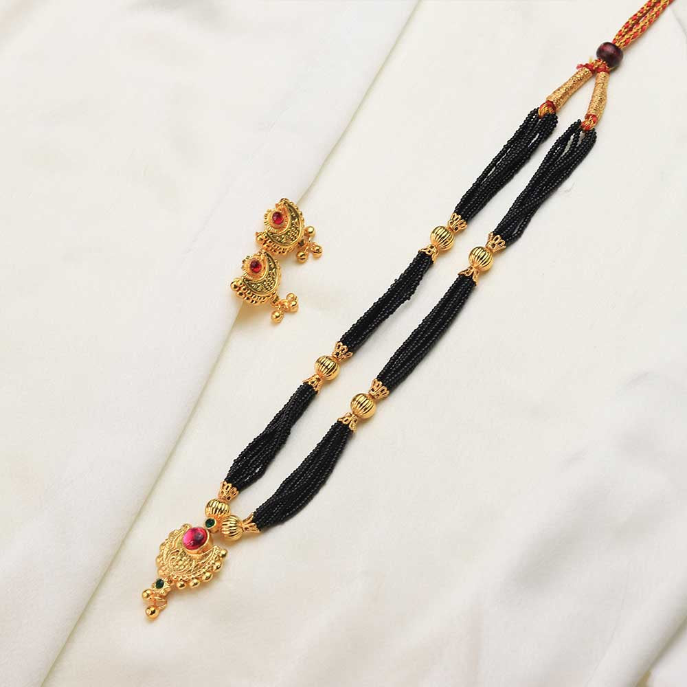 Textured Pendant Bead Necklace