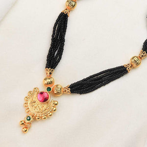 Beaded pendant necklace