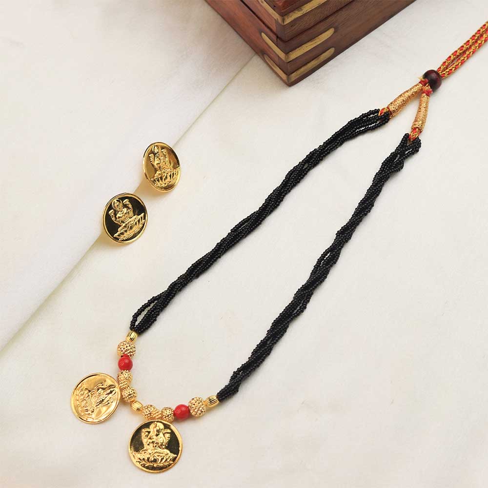 Tree motif necklace