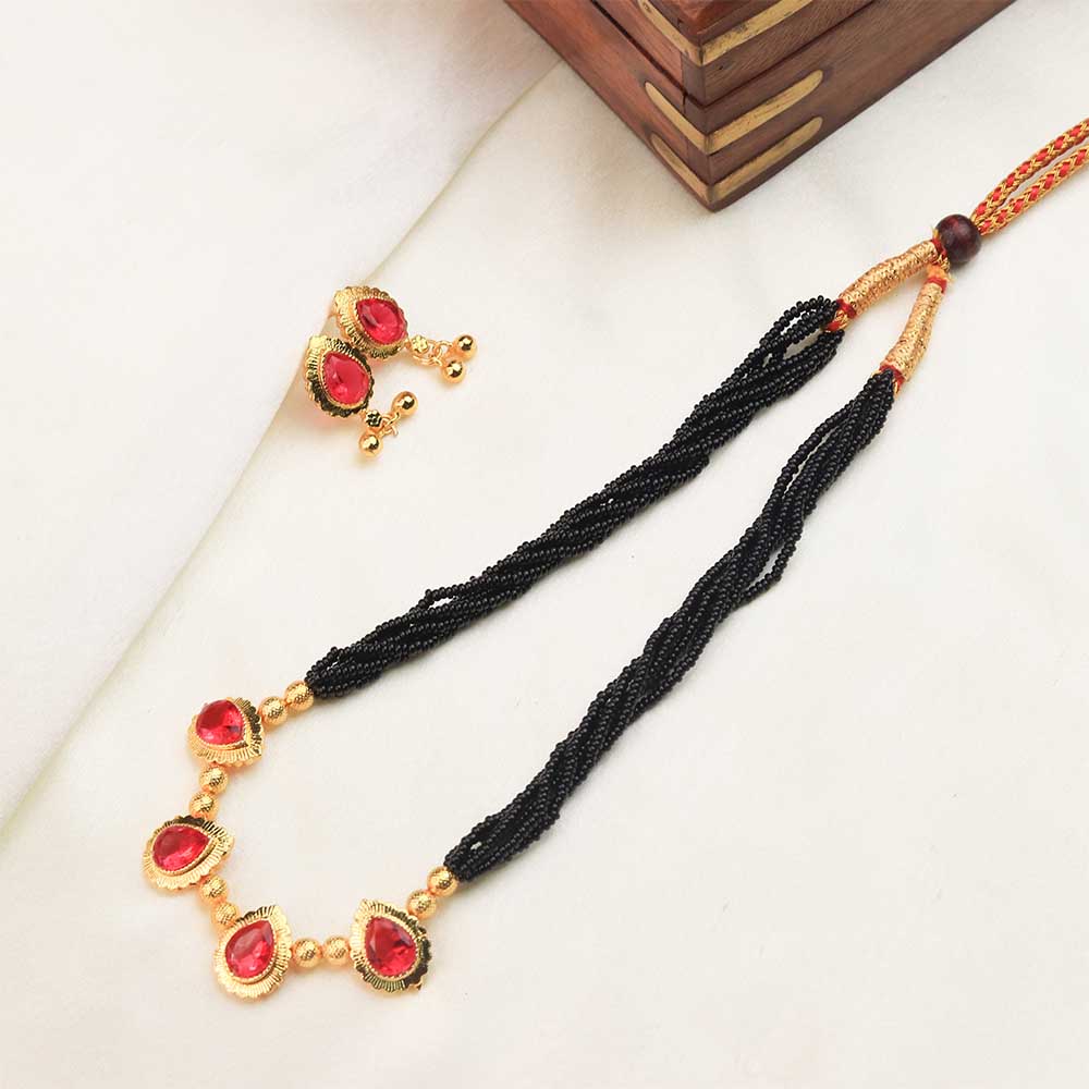 Pearl temple necklace