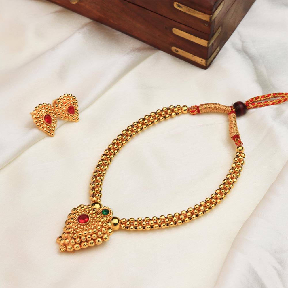  Minimal gold necklace for daily wear 