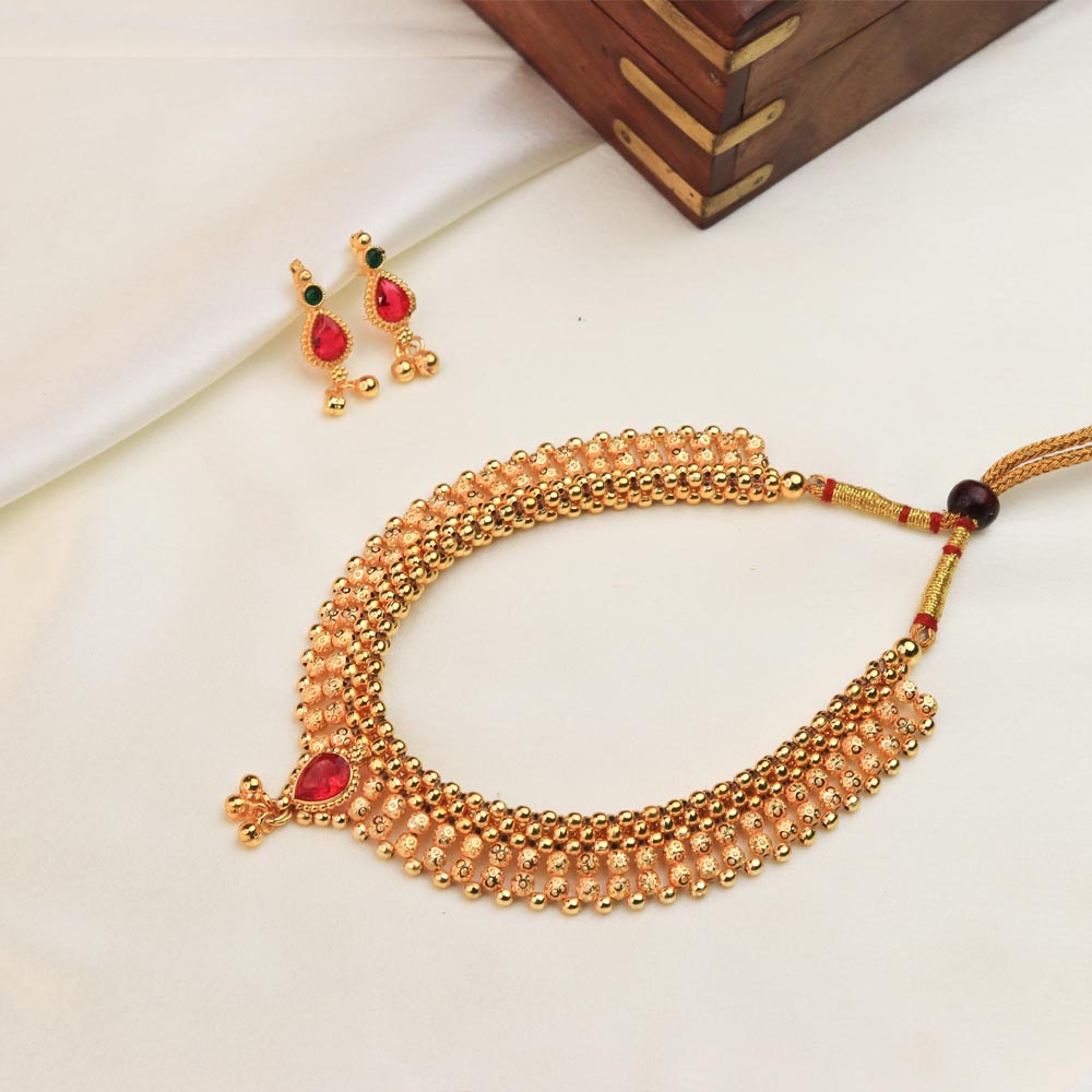  Traditional pendant necklace 