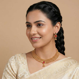  Traditional pendant necklace 