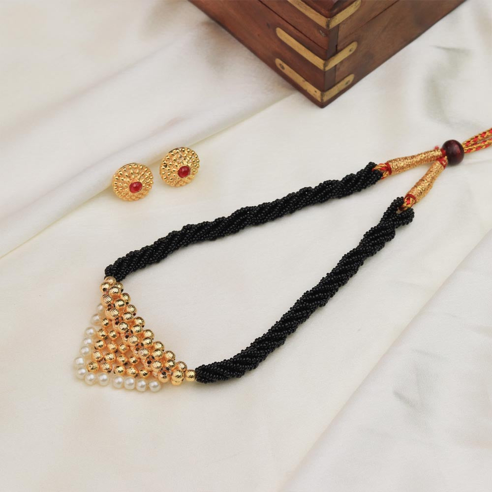  Mangalsutra with pearl cluster pendant 