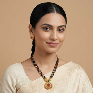  Saaj necklace with pearl drops 