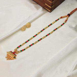 Beaded pendant necklace