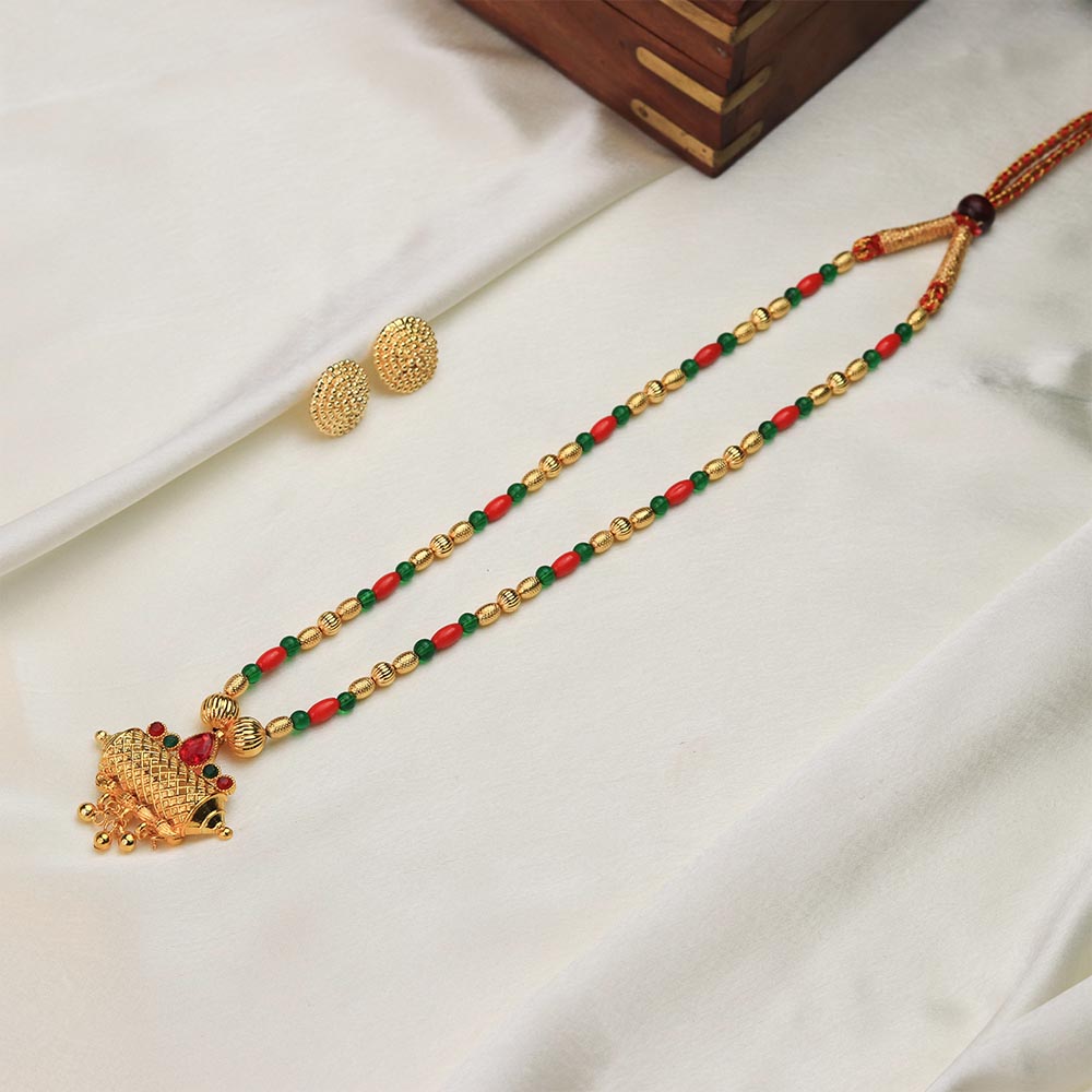 Beaded pendant necklace