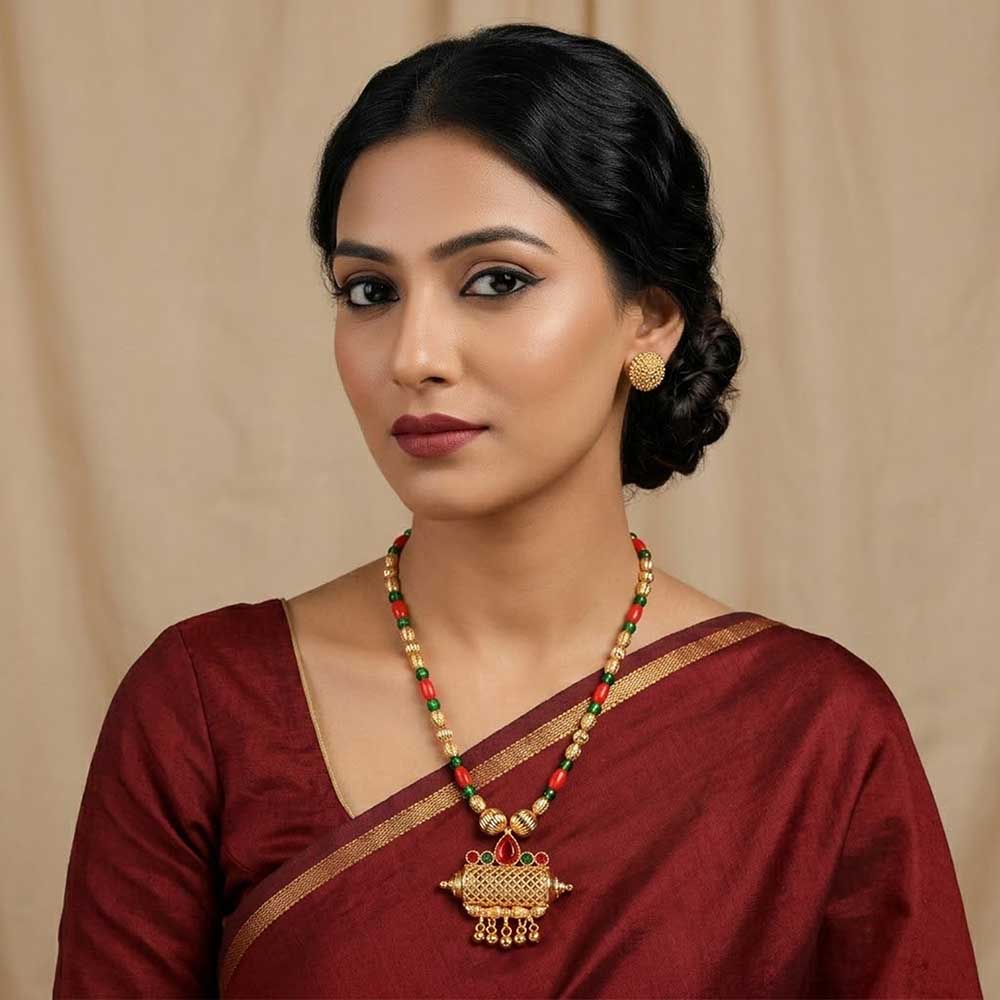 Beaded pendant necklace